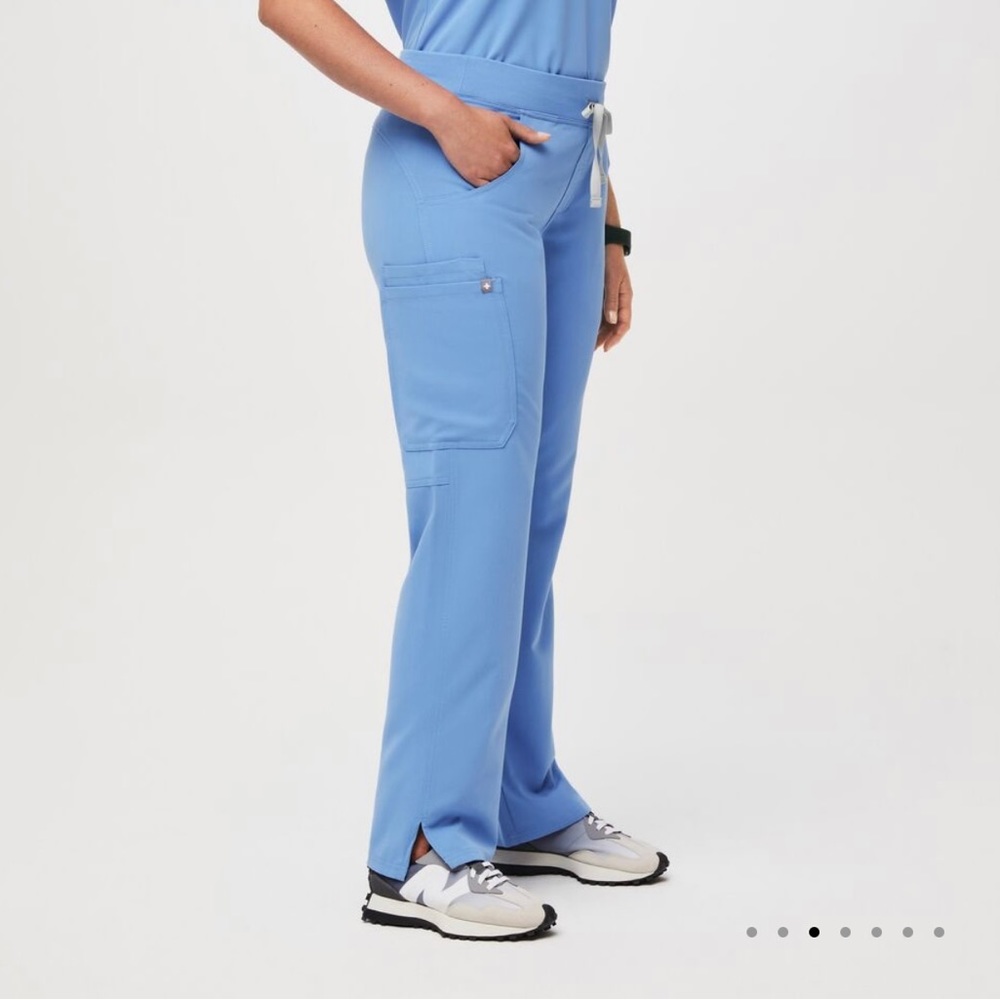 Figs Kade Cargo Scrub Pants - M